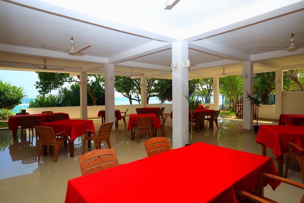 Paradise Beach Resort & Diving School Mirissa Buitenkant foto