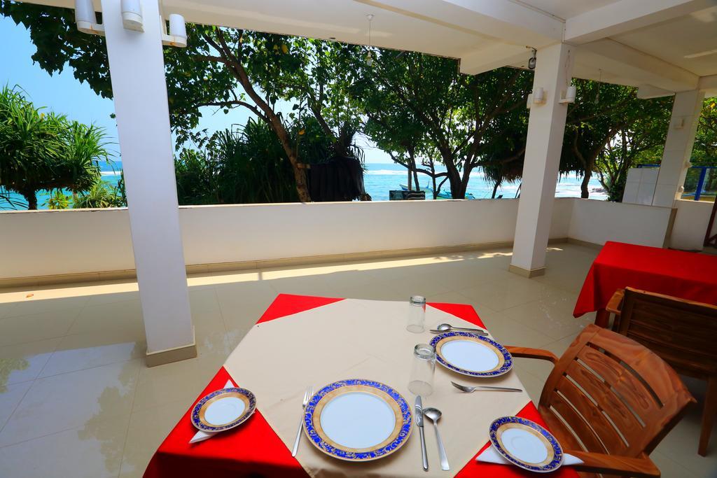 Paradise Beach Resort & Diving School Mirissa Buitenkant foto