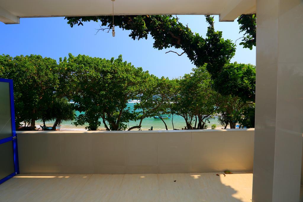 Paradise Beach Resort & Diving School Mirissa Buitenkant foto