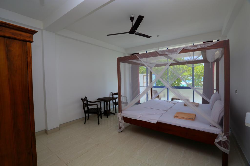 Paradise Beach Resort & Diving School Mirissa Buitenkant foto