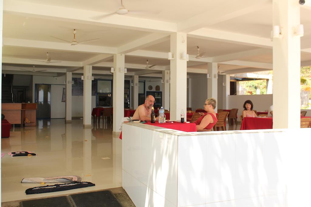 Paradise Beach Resort & Diving School Mirissa Buitenkant foto