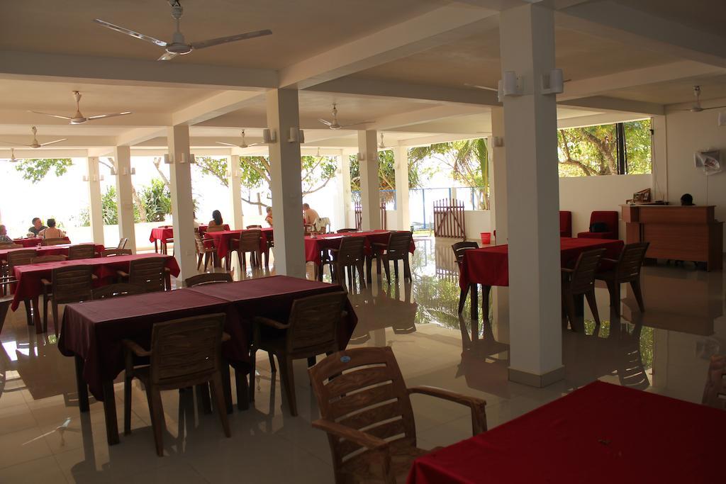Paradise Beach Resort & Diving School Mirissa Buitenkant foto