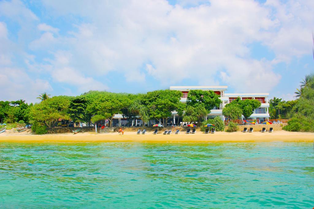 Paradise Beach Resort & Diving School Mirissa Buitenkant foto